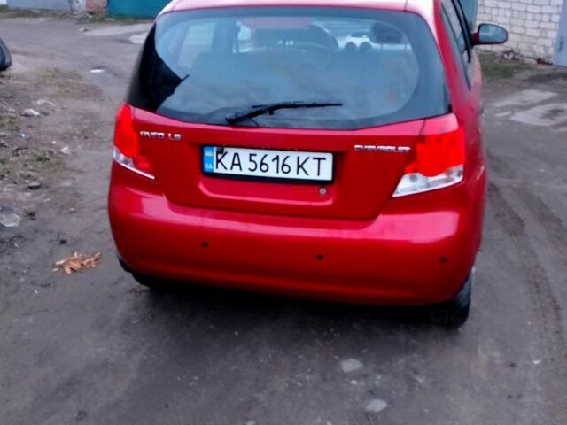 Красный Шевроле Авео, объемом двигателя 1.5 л и пробегом 245 тыс. км за 3300 $, фото 1 на Automoto.ua