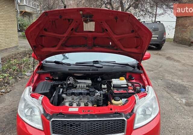 Красный Шевроле Авео, объемом двигателя 1.5 л и пробегом 177 тыс. км за 5500 $, фото 27 на Automoto.ua