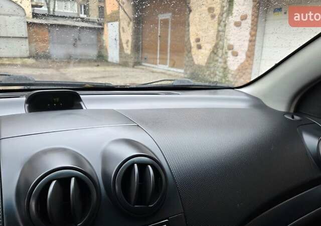 Красный Шевроле Авео, объемом двигателя 1.5 л и пробегом 177 тыс. км за 5500 $, фото 57 на Automoto.ua