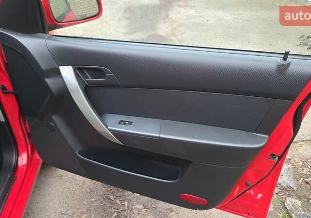 Красный Шевроле Авео, объемом двигателя 1.5 л и пробегом 177 тыс. км за 5500 $, фото 47 на Automoto.ua