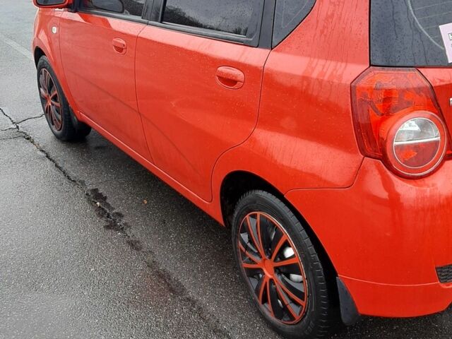 Красный Шевроле Авео, объемом двигателя 1.2 л и пробегом 240 тыс. км за 3800 $, фото 4 на Automoto.ua