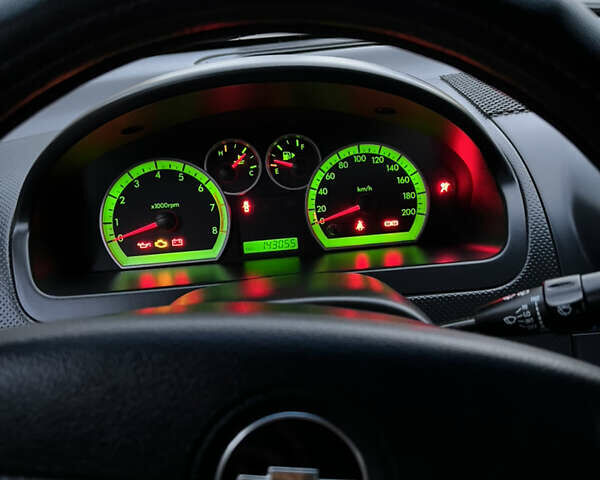 Красный Шевроле Авео, объемом двигателя 1.5 л и пробегом 143 тыс. км за 3800 $, фото 14 на Automoto.ua