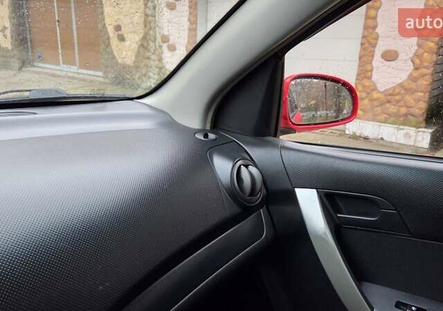 Красный Шевроле Авео, объемом двигателя 1.5 л и пробегом 177 тыс. км за 5500 $, фото 58 на Automoto.ua