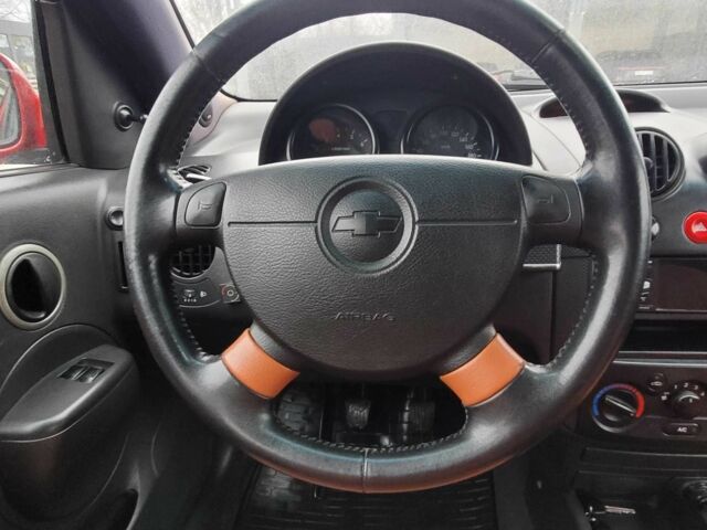 Красный Шевроле Авео, объемом двигателя 1.5 л и пробегом 220 тыс. км за 3650 $, фото 11 на Automoto.ua