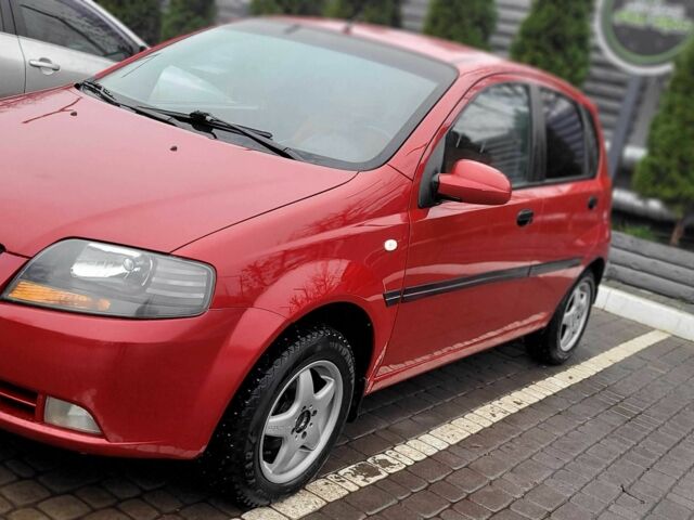 Красный Шевроле Авео, объемом двигателя 1.5 л и пробегом 220 тыс. км за 3650 $, фото 12 на Automoto.ua