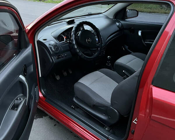 Красный Шевроле Авео, объемом двигателя 1.5 л и пробегом 143 тыс. км за 3800 $, фото 13 на Automoto.ua