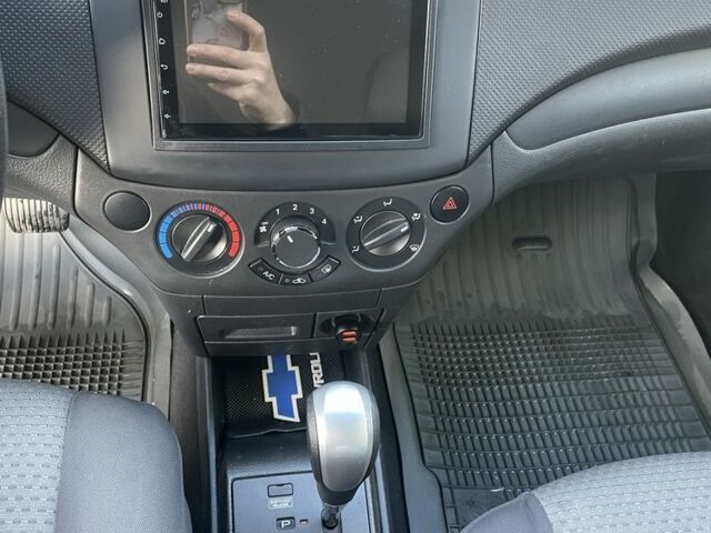 Красный Шевроле Авео, объемом двигателя 1.5 л и пробегом 107 тыс. км за 5300 $, фото 6 на Automoto.ua