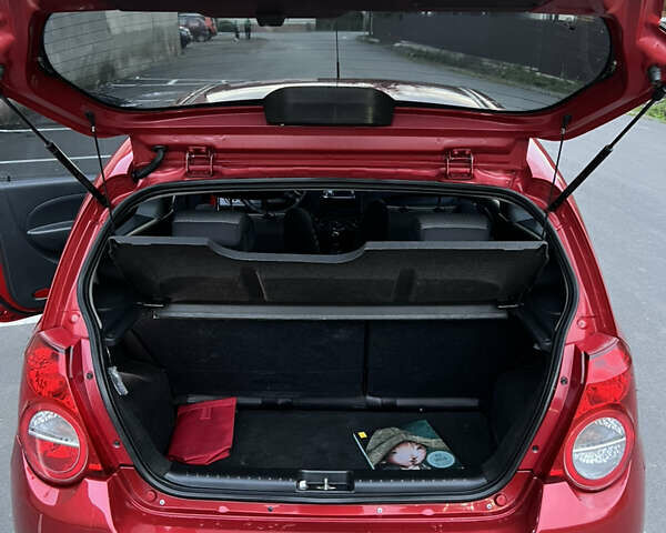 Красный Шевроле Авео, объемом двигателя 1.5 л и пробегом 143 тыс. км за 3800 $, фото 10 на Automoto.ua