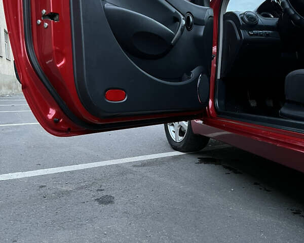 Красный Шевроле Авео, объемом двигателя 1.5 л и пробегом 143 тыс. км за 3800 $, фото 9 на Automoto.ua