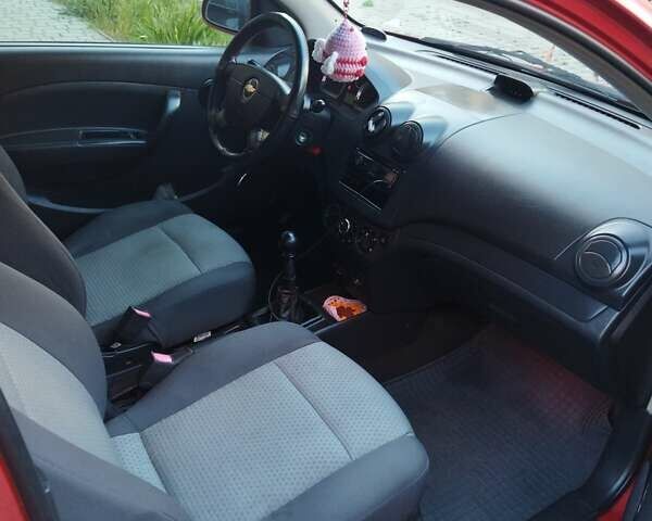 Красный Шевроле Авео, объемом двигателя 1.5 л и пробегом 130 тыс. км за 4800 $, фото 8 на Automoto.ua