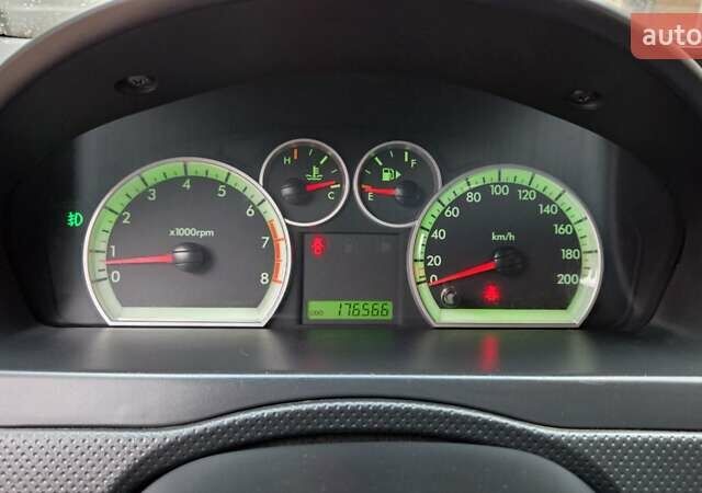 Красный Шевроле Авео, объемом двигателя 1.5 л и пробегом 177 тыс. км за 5500 $, фото 56 на Automoto.ua