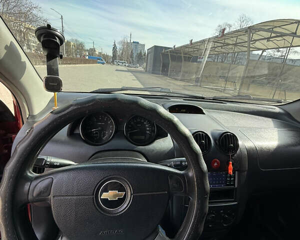 Красный Шевроле Авео, объемом двигателя 1.5 л и пробегом 220 тыс. км за 2583 $, фото 6 на Automoto.ua