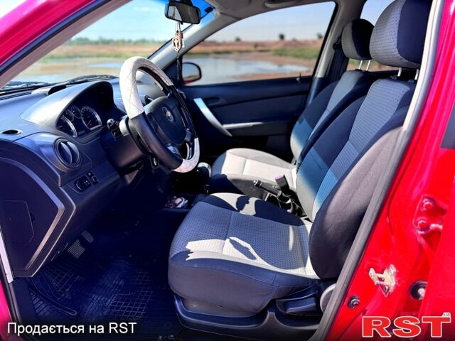 Красный Шевроле Авео, объемом двигателя 1.5 л и пробегом 127 тыс. км за 5800 $, фото 9 на Automoto.ua