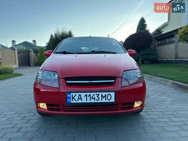 Красный Шевроле Авео, объемом двигателя 1.5 л и пробегом 191 тыс. км за 3500 $, фото 4 на Automoto.ua