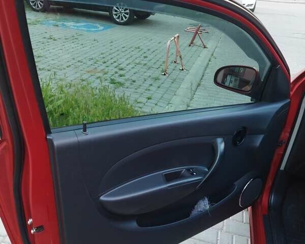 Красный Шевроле Авео, объемом двигателя 1.5 л и пробегом 130 тыс. км за 4800 $, фото 7 на Automoto.ua