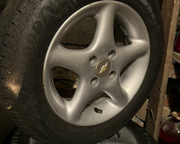 Красный Шевроле Авео, объемом двигателя 1.5 л и пробегом 143 тыс. км за 3800 $, фото 21 на Automoto.ua