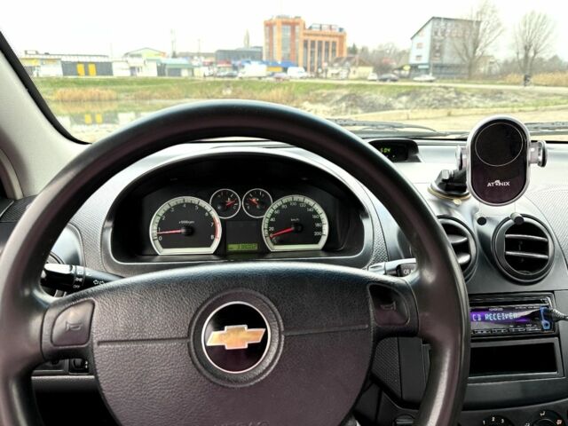 Красный Шевроле Авео, объемом двигателя 1.5 л и пробегом 327 тыс. км за 3600 $, фото 6 на Automoto.ua