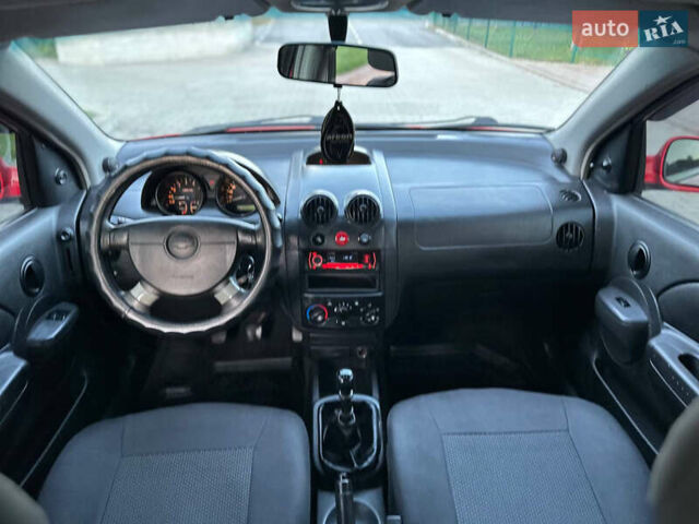 Красный Шевроле Авео, объемом двигателя 1.5 л и пробегом 191 тыс. км за 3500 $, фото 35 на Automoto.ua