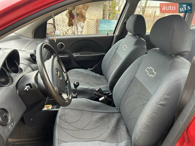 Красный Шевроле Авео, объемом двигателя 1.5 л и пробегом 121 тыс. км за 3200 $, фото 6 на Automoto.ua