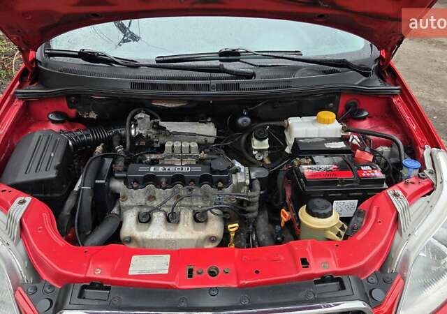 Красный Шевроле Авео, объемом двигателя 1.5 л и пробегом 177 тыс. км за 5500 $, фото 25 на Automoto.ua