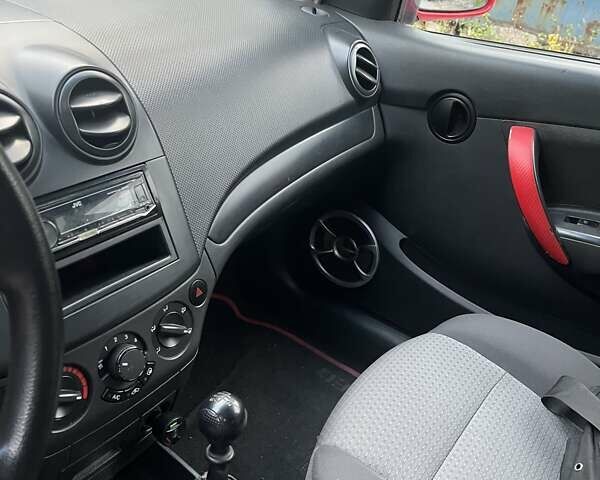 Червоний Шевроле Авео, об'ємом двигуна 1.5 л та пробігом 207 тис. км за 4100 $, фото 10 на Automoto.ua