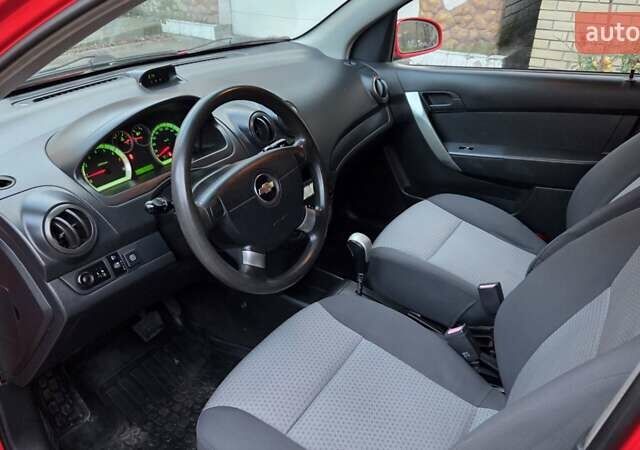 Красный Шевроле Авео, объемом двигателя 1.5 л и пробегом 177 тыс. км за 5500 $, фото 35 на Automoto.ua