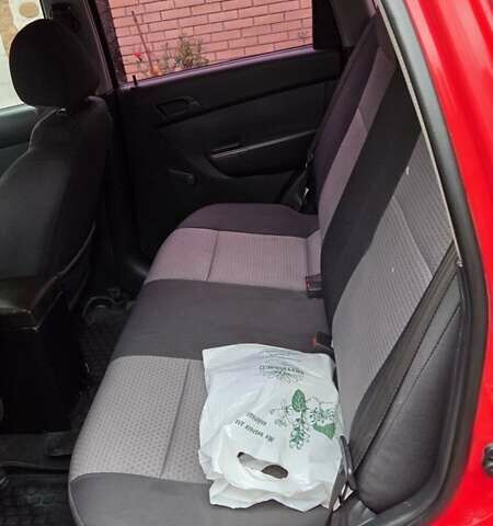 Красный Шевроле Авео, объемом двигателя 1.5 л и пробегом 177 тыс. км за 5500 $, фото 52 на Automoto.ua