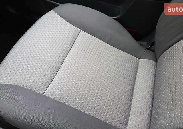 Красный Шевроле Авео, объемом двигателя 1.5 л и пробегом 177 тыс. км за 5500 $, фото 54 на Automoto.ua