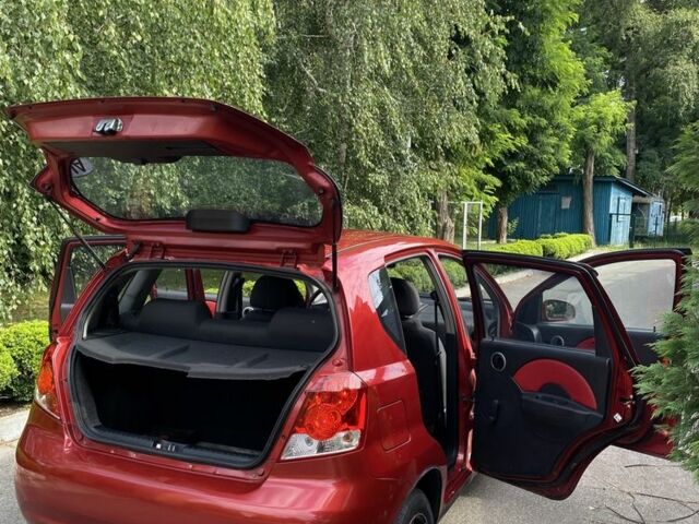 Красный Шевроле Авео, объемом двигателя 1.5 л и пробегом 154 тыс. км за 3000 $, фото 7 на Automoto.ua