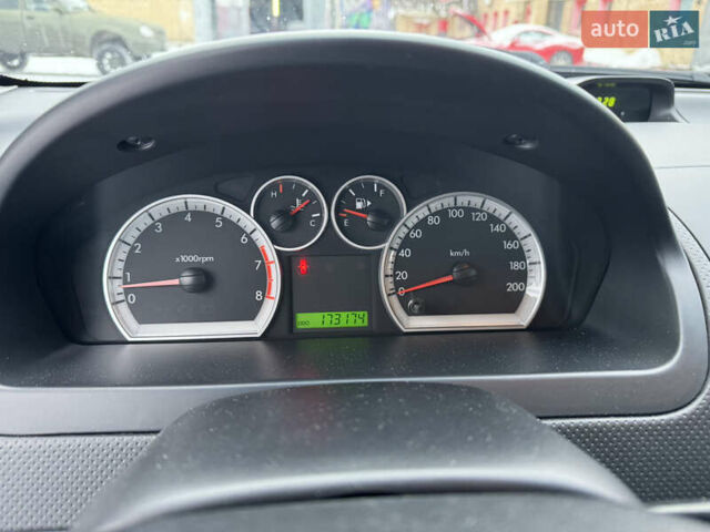 Красный Шевроле Авео, объемом двигателя 1.5 л и пробегом 173 тыс. км за 5200 $, фото 26 на Automoto.ua