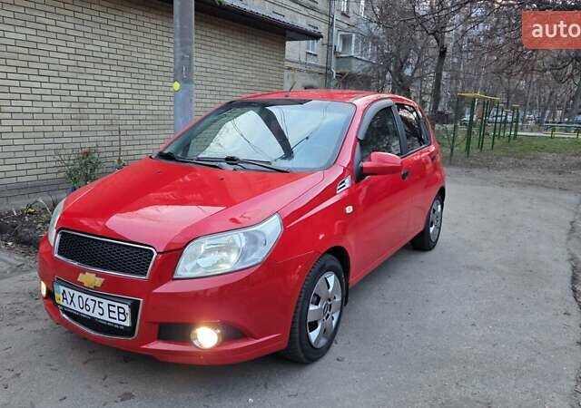 Красный Шевроле Авео, объемом двигателя 1.5 л и пробегом 177 тыс. км за 5500 $, фото 1 на Automoto.ua