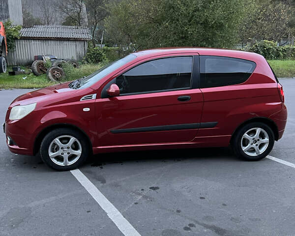 Красный Шевроле Авео, объемом двигателя 1.5 л и пробегом 143 тыс. км за 3800 $, фото 2 на Automoto.ua