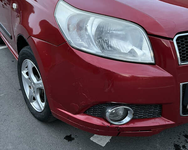 Красный Шевроле Авео, объемом двигателя 1.5 л и пробегом 143 тыс. км за 3800 $, фото 8 на Automoto.ua