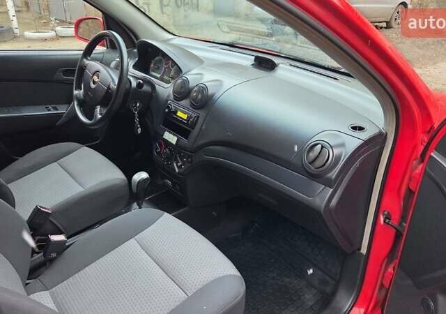 Красный Шевроле Авео, объемом двигателя 1.5 л и пробегом 177 тыс. км за 5500 $, фото 48 на Automoto.ua