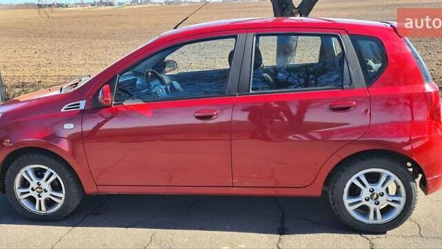 Красный Шевроле Авео, объемом двигателя 1.4 л и пробегом 182 тыс. км за 4400 $, фото 3 на Automoto.ua