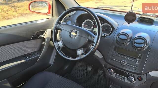 Красный Шевроле Авео, объемом двигателя 1.4 л и пробегом 182 тыс. км за 4400 $, фото 13 на Automoto.ua