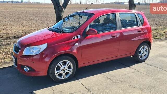 Красный Шевроле Авео, объемом двигателя 1.4 л и пробегом 182 тыс. км за 4400 $, фото 1 на Automoto.ua