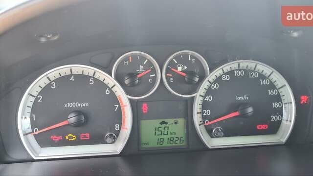 Красный Шевроле Авео, объемом двигателя 1.4 л и пробегом 182 тыс. км за 4400 $, фото 16 на Automoto.ua