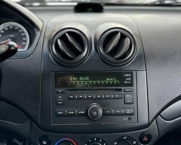 Красный Шевроле Авео, объемом двигателя 1.2 л и пробегом 176 тыс. км за 3600 $, фото 12 на Automoto.ua