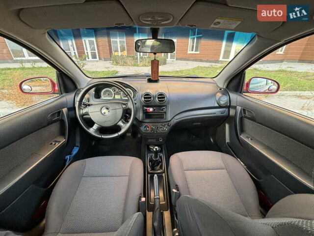 Червоний Шевроле Авео, об'ємом двигуна 1.21 л та пробігом 185 тис. км за 3700 $, фото 8 на Automoto.ua