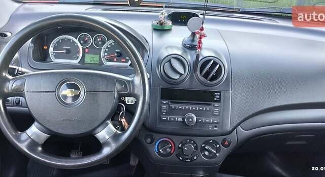 Красный Шевроле Авео, объемом двигателя 1.2 л и пробегом 187 тыс. км за 3500 $, фото 8 на Automoto.ua