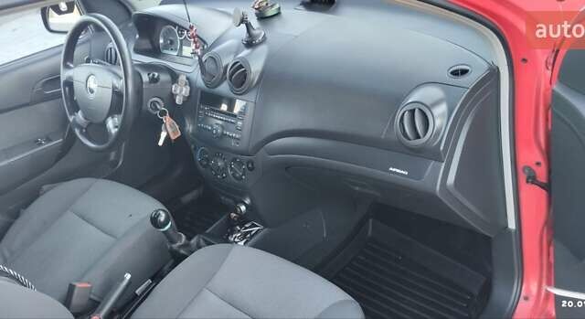 Красный Шевроле Авео, объемом двигателя 1.2 л и пробегом 187 тыс. км за 3500 $, фото 6 на Automoto.ua