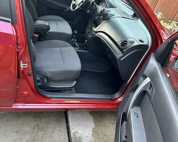 Красный Шевроле Авео, объемом двигателя 1.5 л и пробегом 137 тыс. км за 5500 $, фото 10 на Automoto.ua