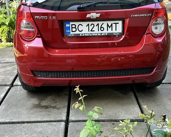 Красный Шевроле Авео, объемом двигателя 1.5 л и пробегом 137 тыс. км за 5500 $, фото 3 на Automoto.ua