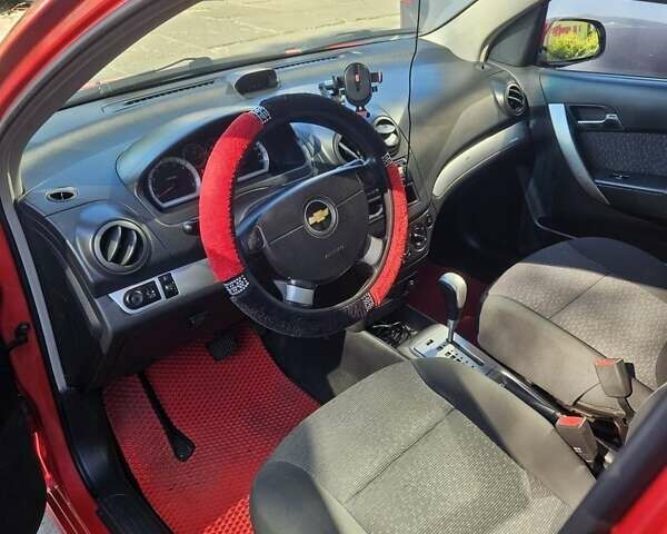 Красный Шевроле Авео, объемом двигателя 1.5 л и пробегом 180 тыс. км за 5000 $, фото 4 на Automoto.ua
