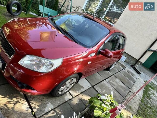 Красный Шевроле Авео, объемом двигателя 1.5 л и пробегом 137 тыс. км за 5500 $, фото 1 на Automoto.ua
