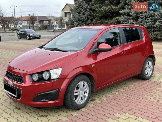 Красный Шевроле Авео, объемом двигателя 1.4 л и пробегом 154 тыс. км за 6200 $, фото 2 на Automoto.ua
