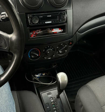 Красный Шевроле Авео, объемом двигателя 1.5 л и пробегом 191 тыс. км за 4300 $, фото 16 на Automoto.ua