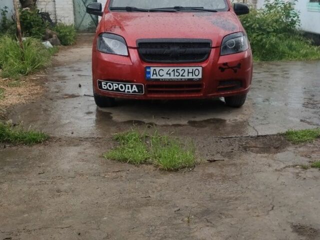 Красный Шевроле Авео, объемом двигателя 1.5 л и пробегом 275 тыс. км за 3000 $, фото 2 на Automoto.ua