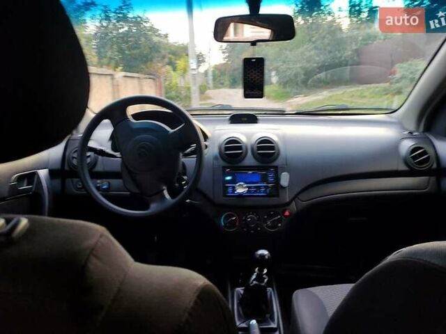 Червоний Шевроле Авео, об'ємом двигуна 1.5 л та пробігом 145 тис. км за 3700 $, фото 3 на Automoto.ua